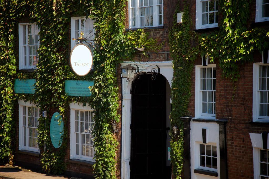 The Talbot Inn Уокинг Екстериор снимка