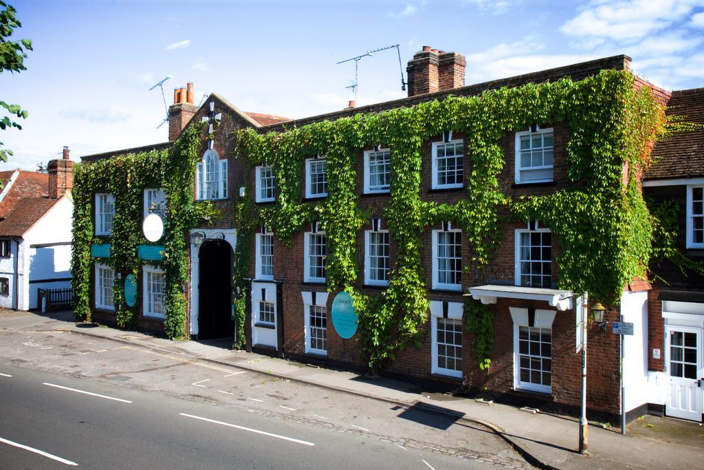 The Talbot Inn Уокинг Екстериор снимка